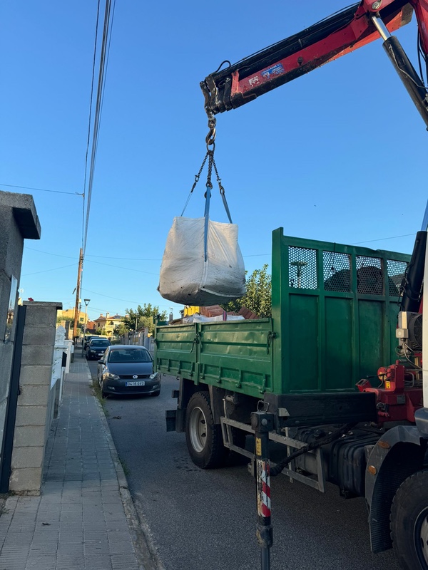 Recogida de Sacas de Runa en Tarragona: Servicio Rápido y Eficiente Recogida de Sacas de Runa en Tarragona: Servicio Rápido y Eficiente